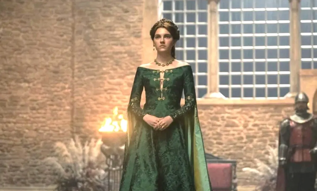 alicent hightower in her green power dressalicent hightower in her green power dress on HBO's House of the Dragon.